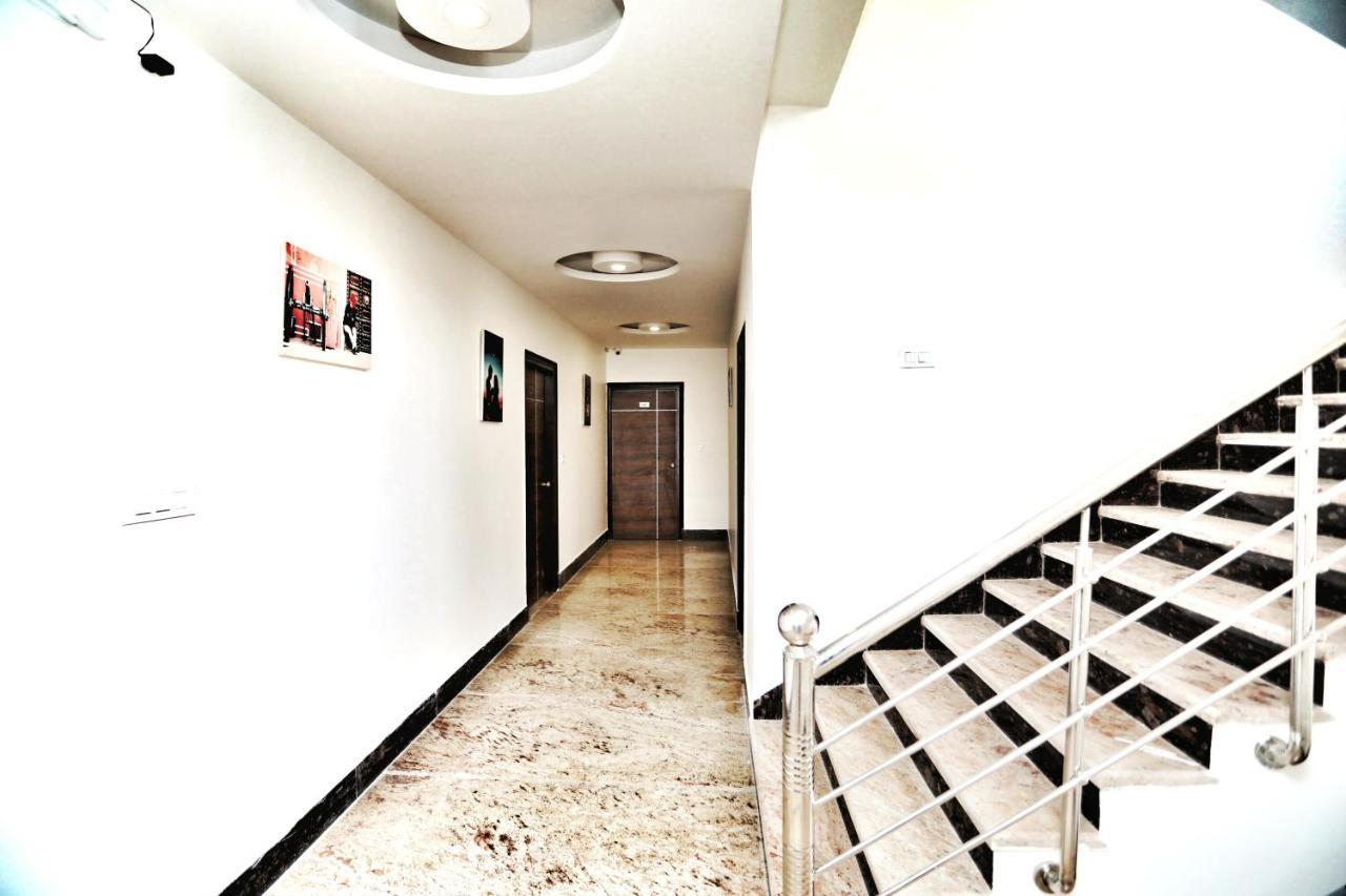 Hotel Aerocity Purple Orchid Nueva Delhi Exterior foto